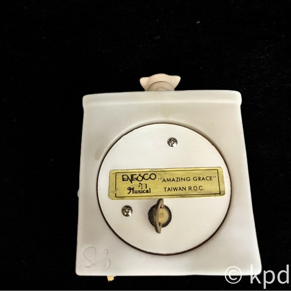 1984 Precious Moments figurine Lord Keep My Life in Tune plays “Amazing Grace” - Picture 6 of 9